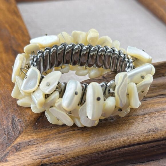 Vintage Cha Cha Mother Of Pearl Chips Bead Expandable Bracelet Signed Japan JSFK - Picture 2 of 9